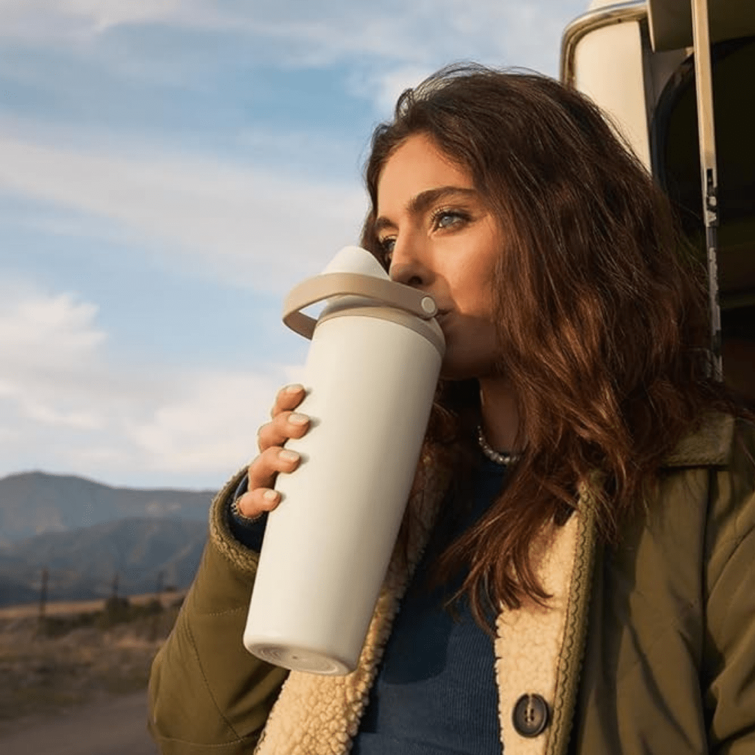 Stainless Steel Insulated Bottle with Secure Lock Lid and Straw(1200ml)