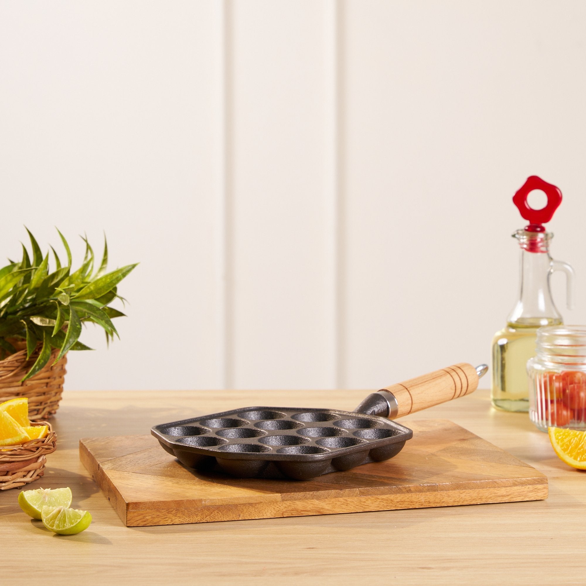 Cast Iron Non-Stick Appe/Tikki Pan with Wooden Handle (16 cm)