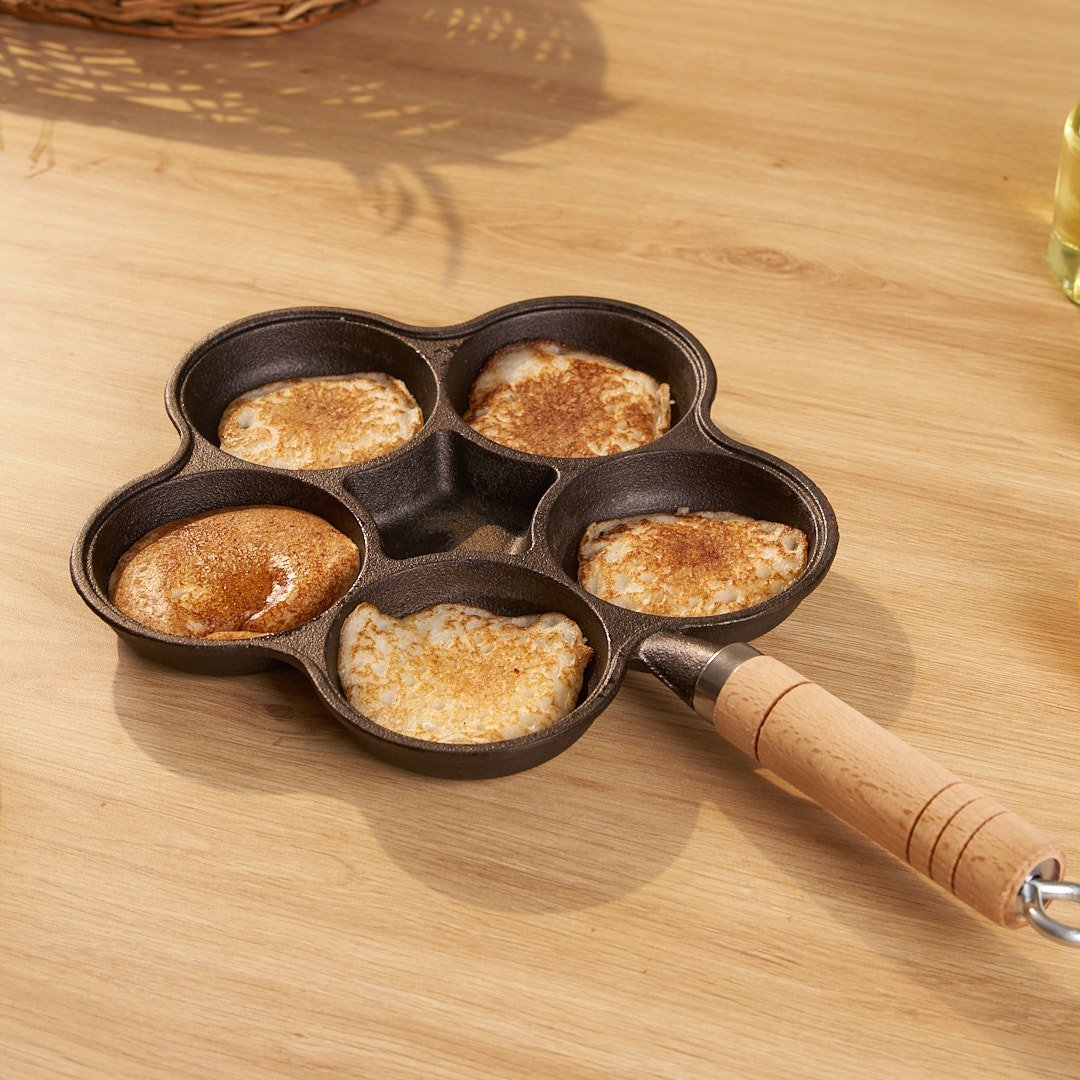 Cast Iron Nonstick Multi-Section Breakfast Frying Pan with Wooden Handle (22cm)