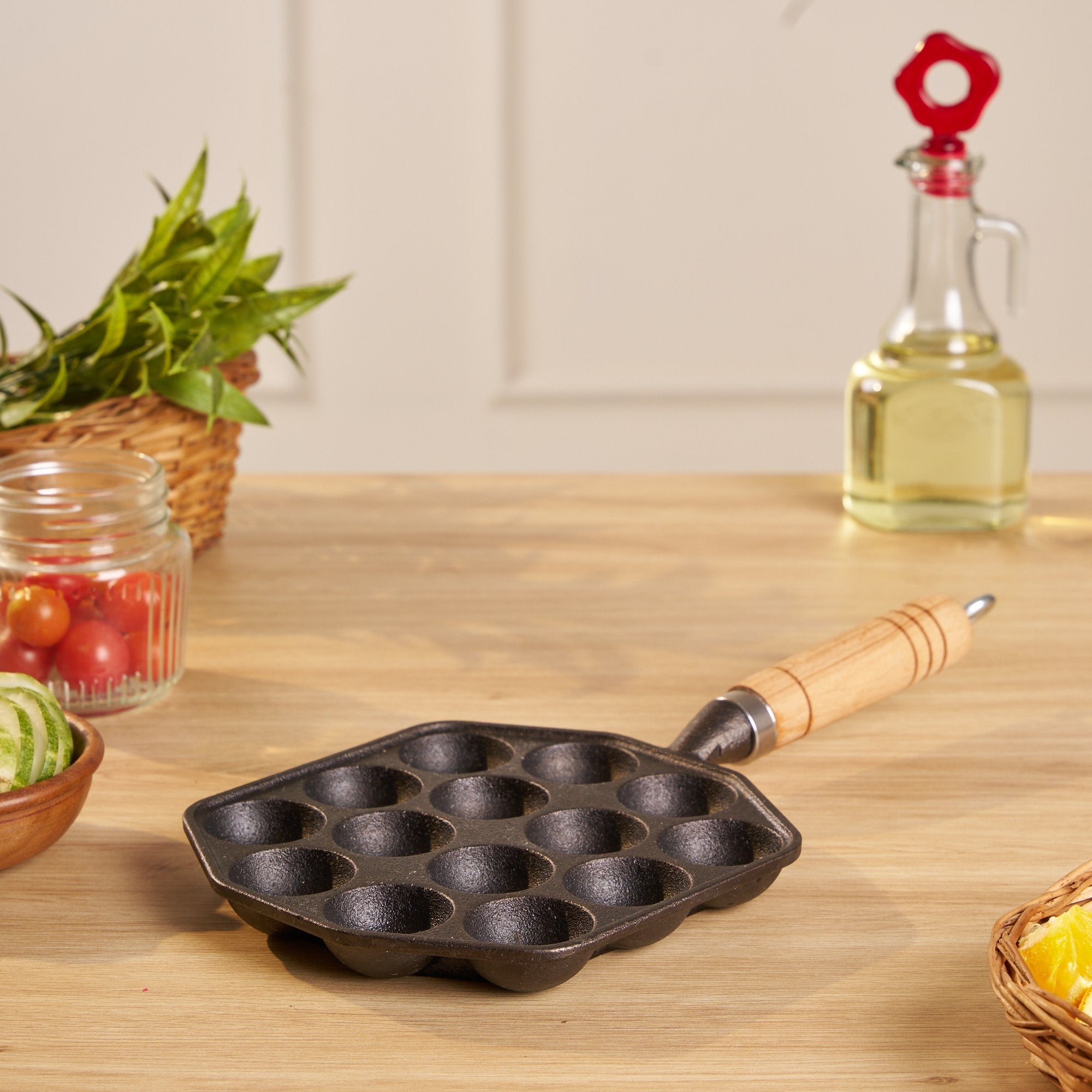 Cast Iron Non-Stick Appe/Tikki Pan with Wooden Handle (16 cm)