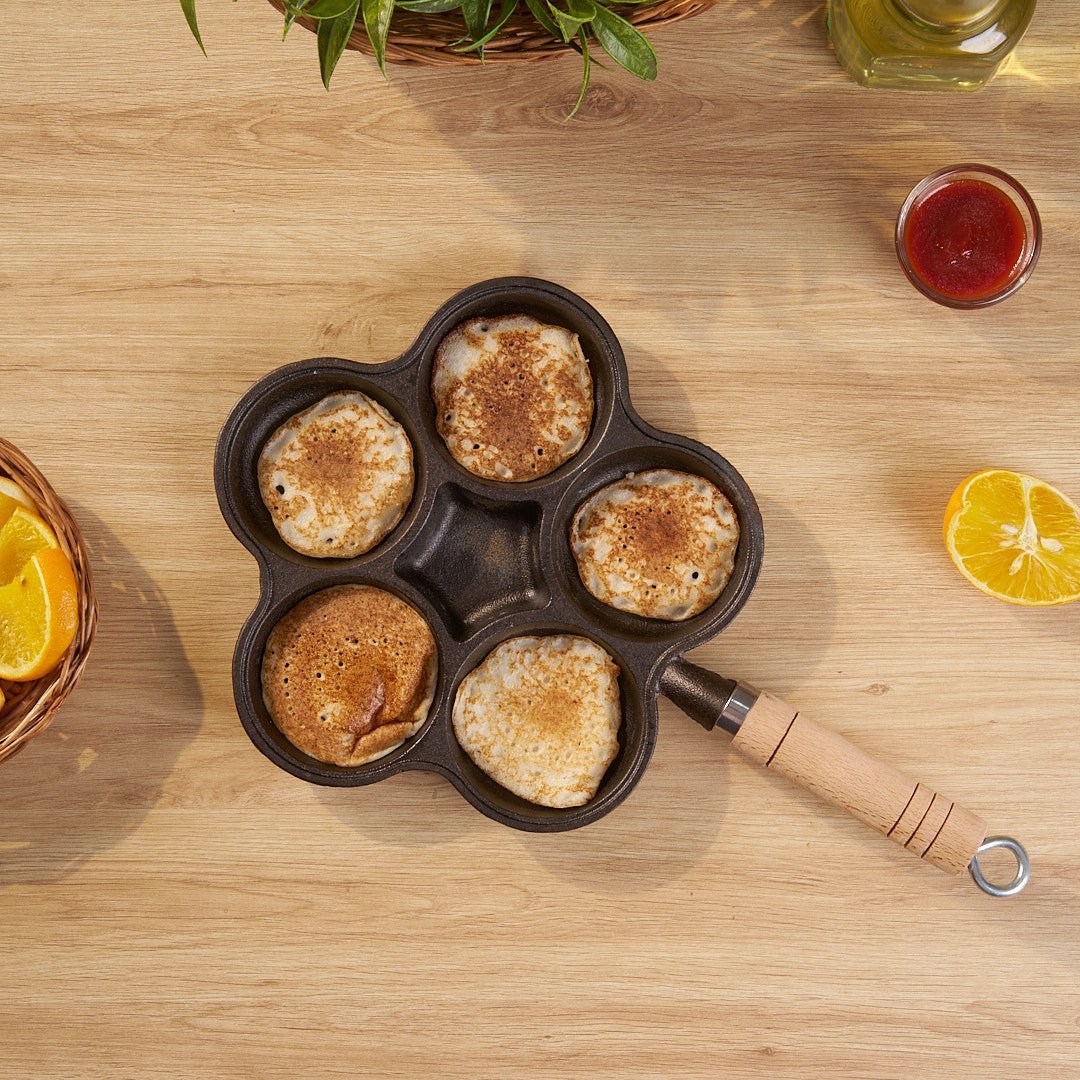 Cast Iron Nonstick Multi-Section Breakfast Frying Pan with Wooden Handle (22cm)