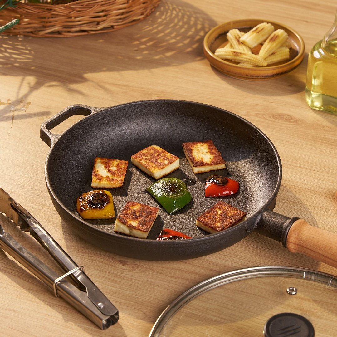 Ultra Heat Cast Iron Skillet Pan with Wooden Handle(22cm)